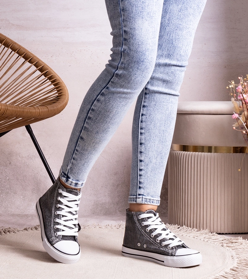 Fekete, magas, hálós, fényes Ranifali tornacipő.