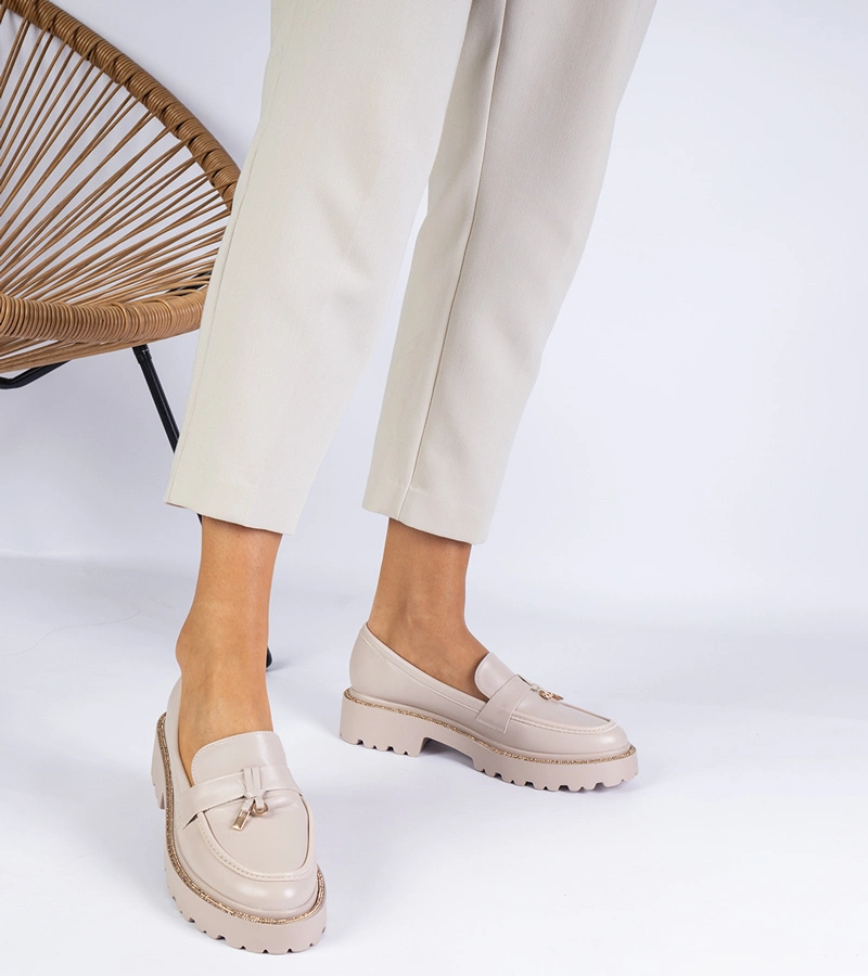 Bézs mokaszinok cirkóniával díszítve Linsol