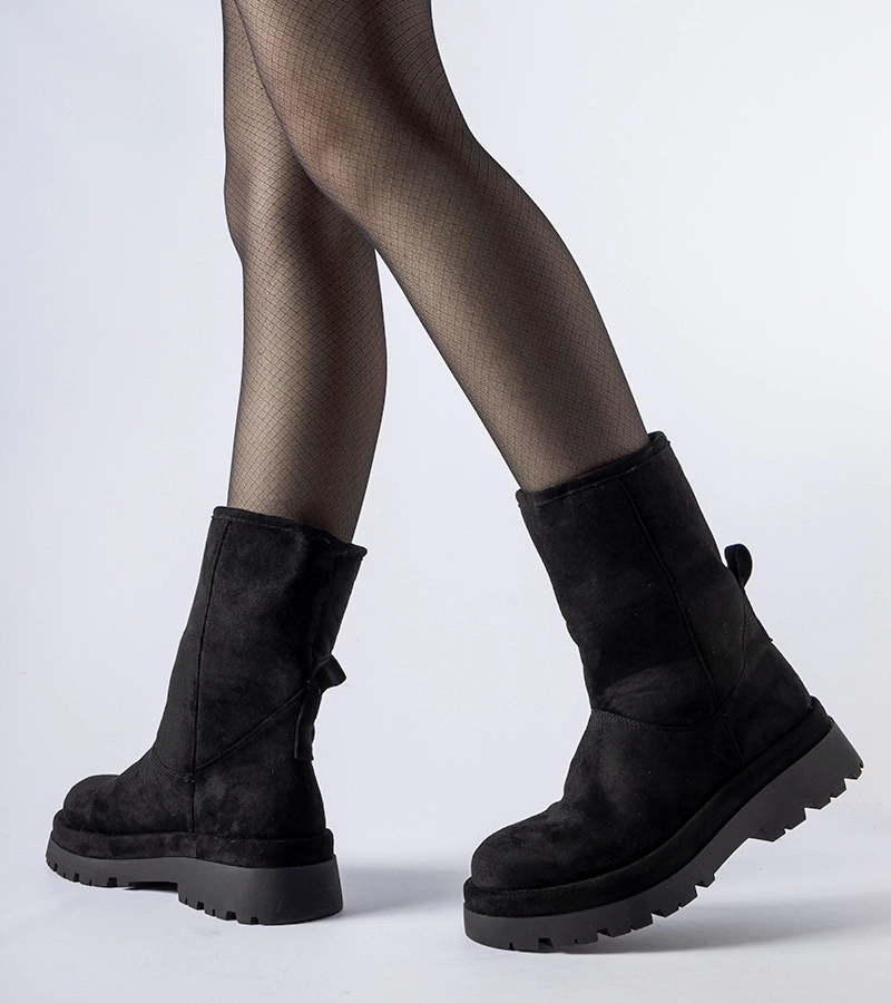 Fekete bélelt csizma masszív talppal Flavia