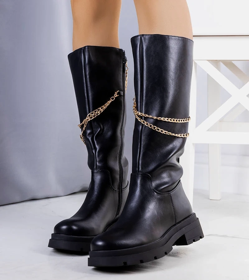 Fekete béléses csizma Moruz láncocskával