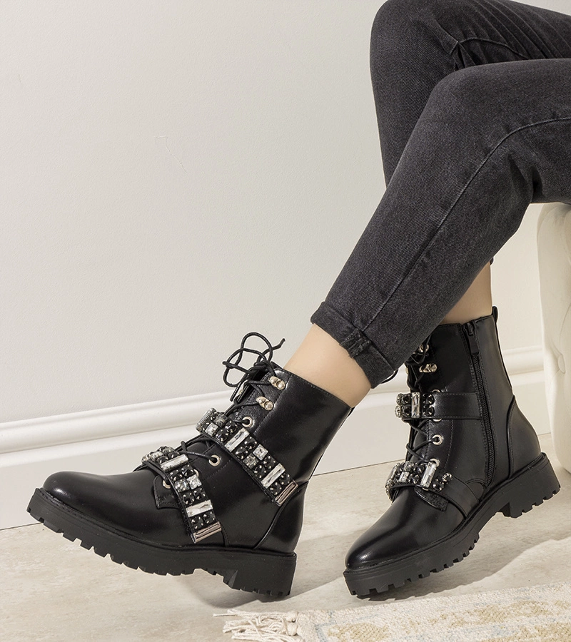 Fekete díszes cirkóniával díszített bokacsizma Ramsey