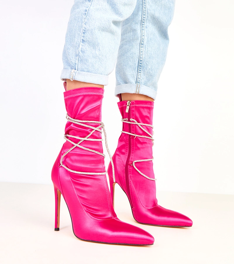 Rózsaszín szatén tűsarkú bokacsizma strasszkövekkel Tolnai