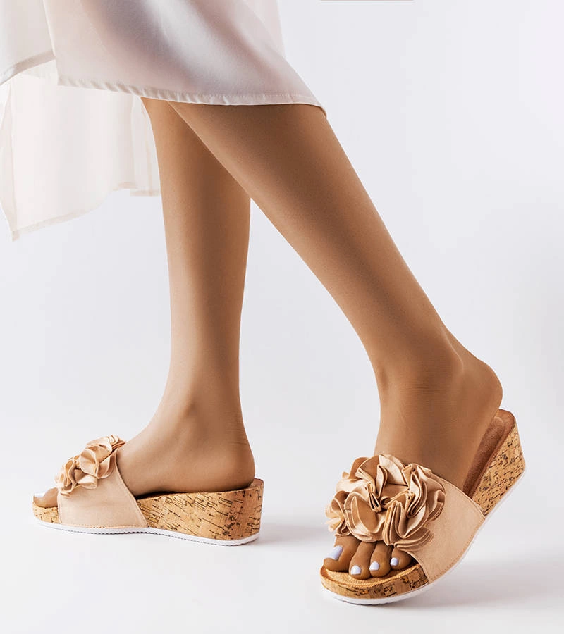 Estella bézs platformos papucsok