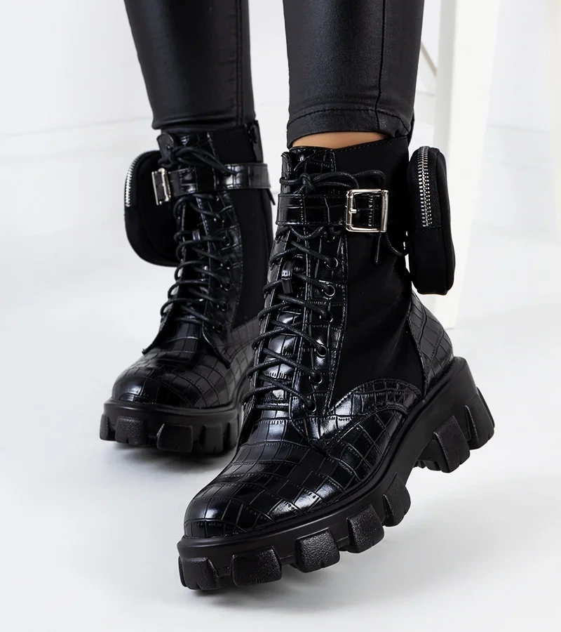 Fekete bokacsizma Adamson táskával