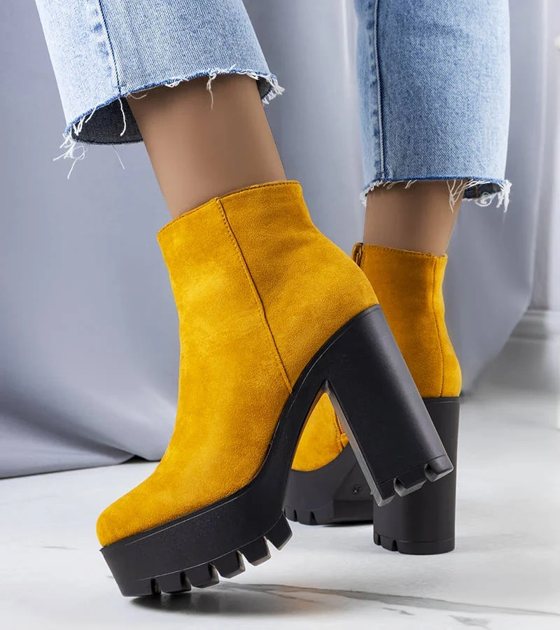 Raelynn magas sarkú mustársárga bokacsizma