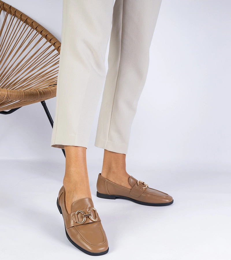 Barna női mokaszin arany díszítéssel Samella