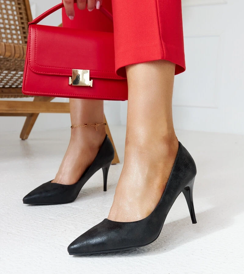 Fekete fémes tűsarkúak Soissons bőr belsővel