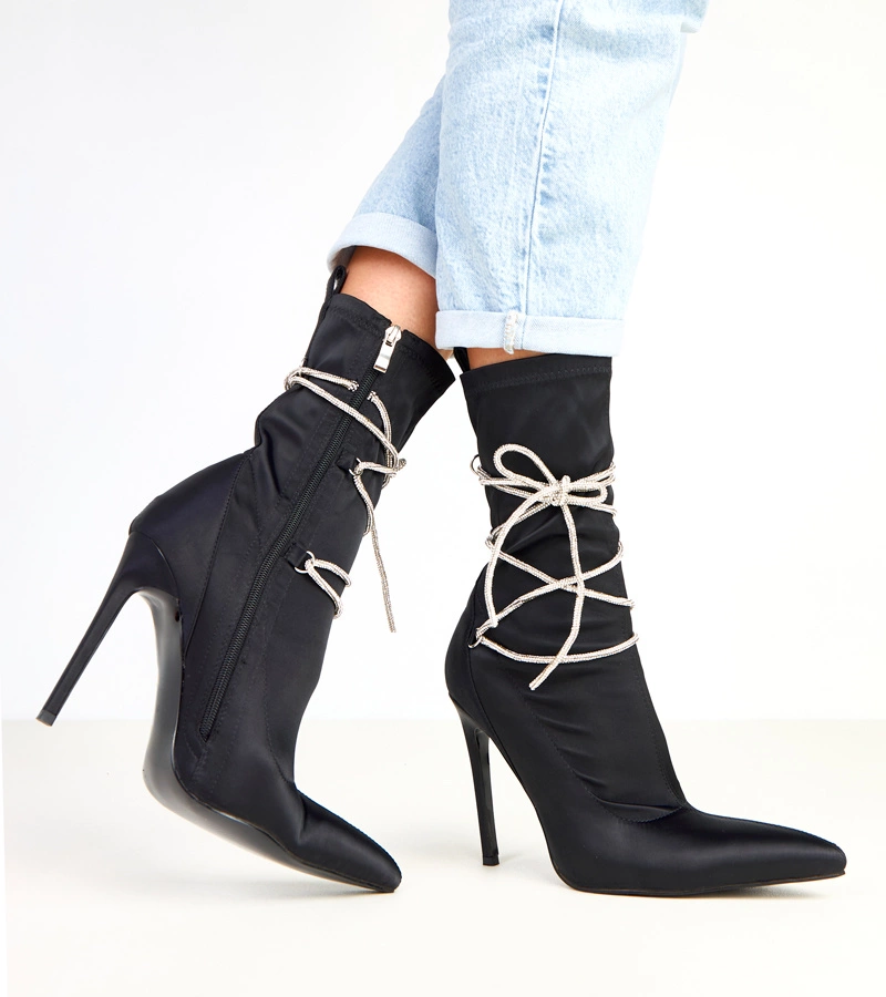 Tolnai fekete szatén tűsarkú bokacsizma strasszkövekkel