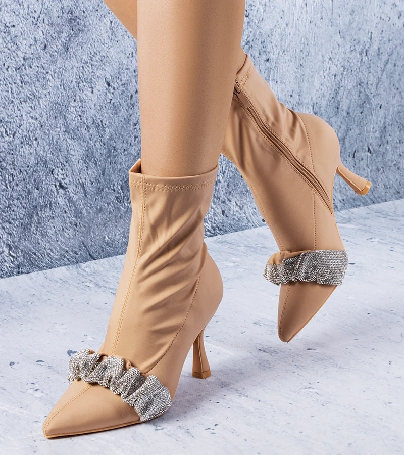 Caisse díszített cirkónia díszítésű bézs bokacsizma