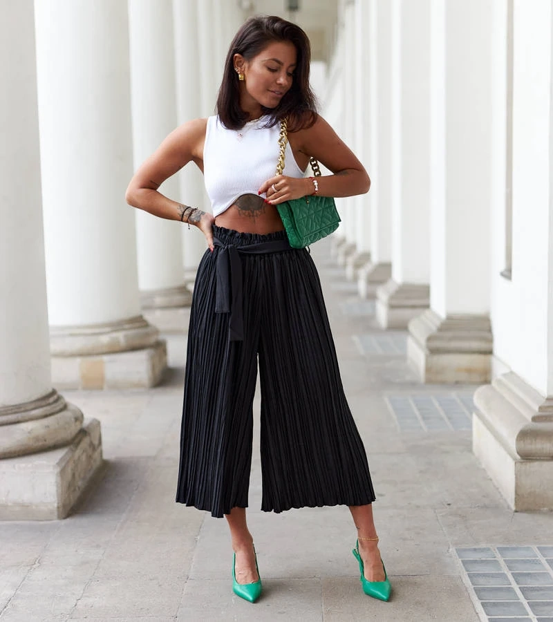 Fekete széles pliszírozott Artemio nadrág