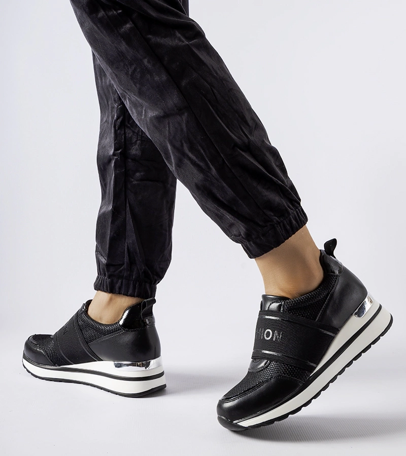 Fekete ezüst díszítéssel rendelkező sneakers Andre