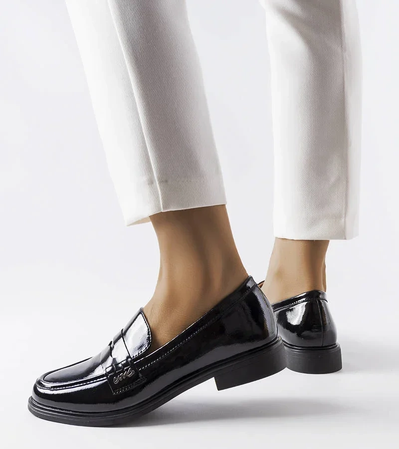 Fekete fényes cipők Gioia