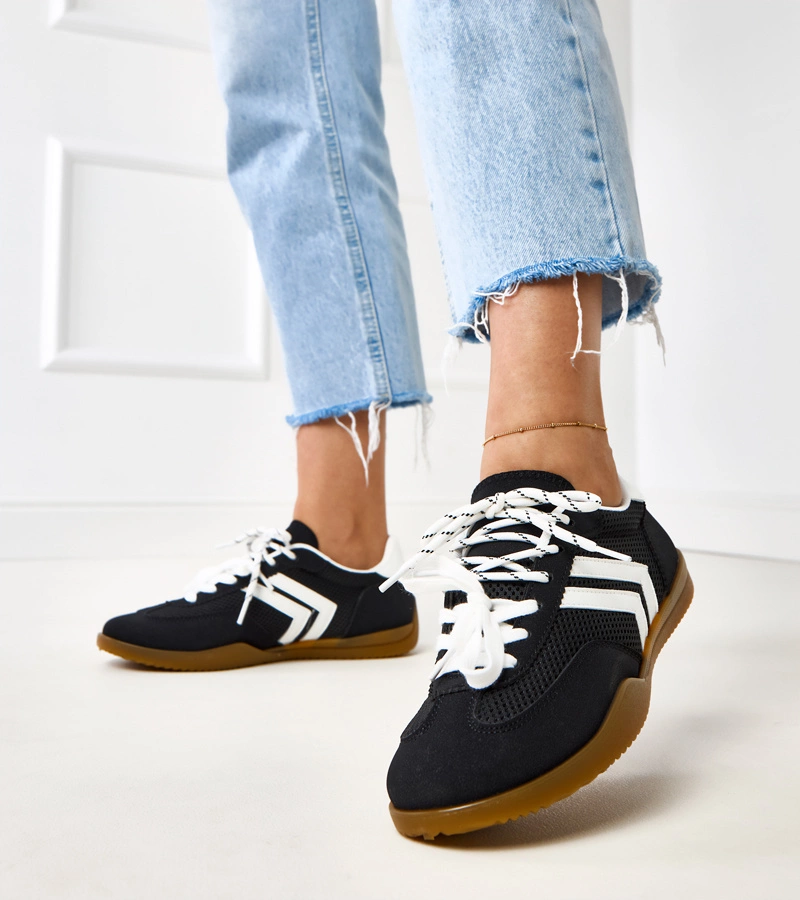 Fekete hálós tornacipő fehér betéttel Malkan