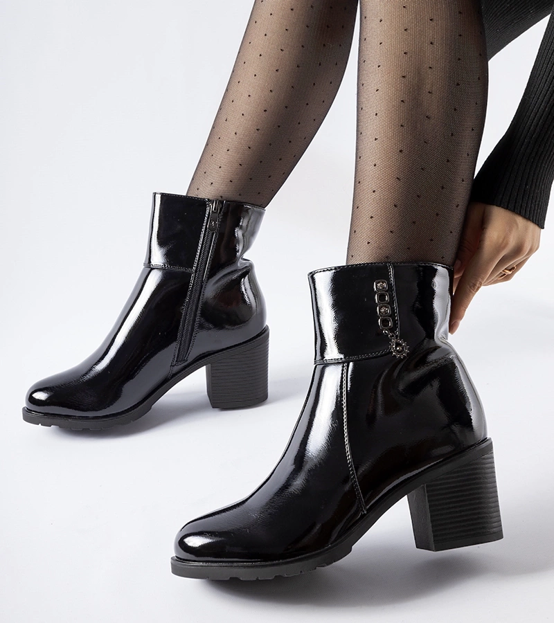 Fekete fényes bokacsizma Ludovica talppal