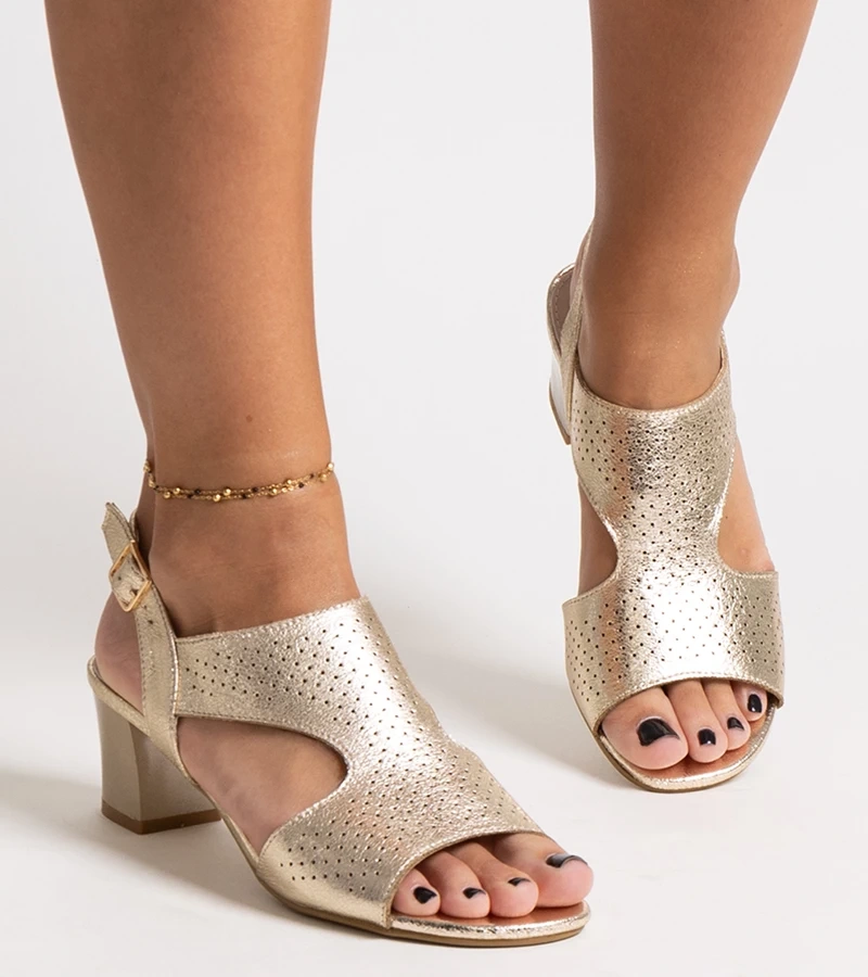 Bőr béléssel ellátott tűsarkú szandál Naderla