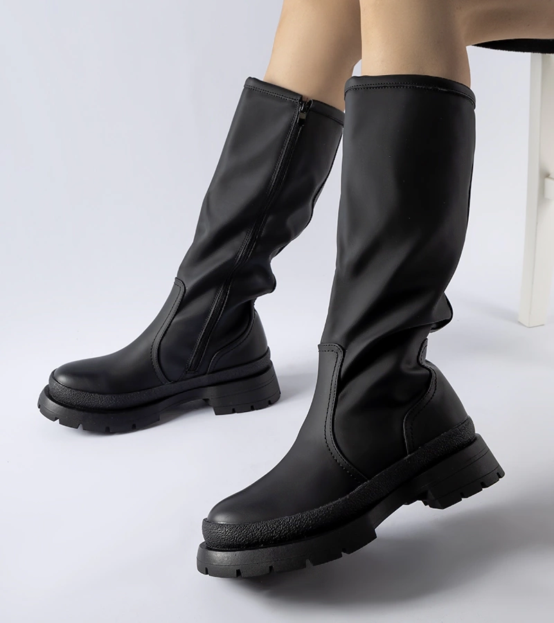 Fekete bélelt matt csizma Fontanella