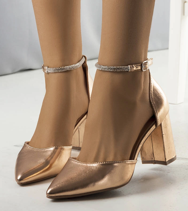 Leighton pezsgő szandál kövekkel