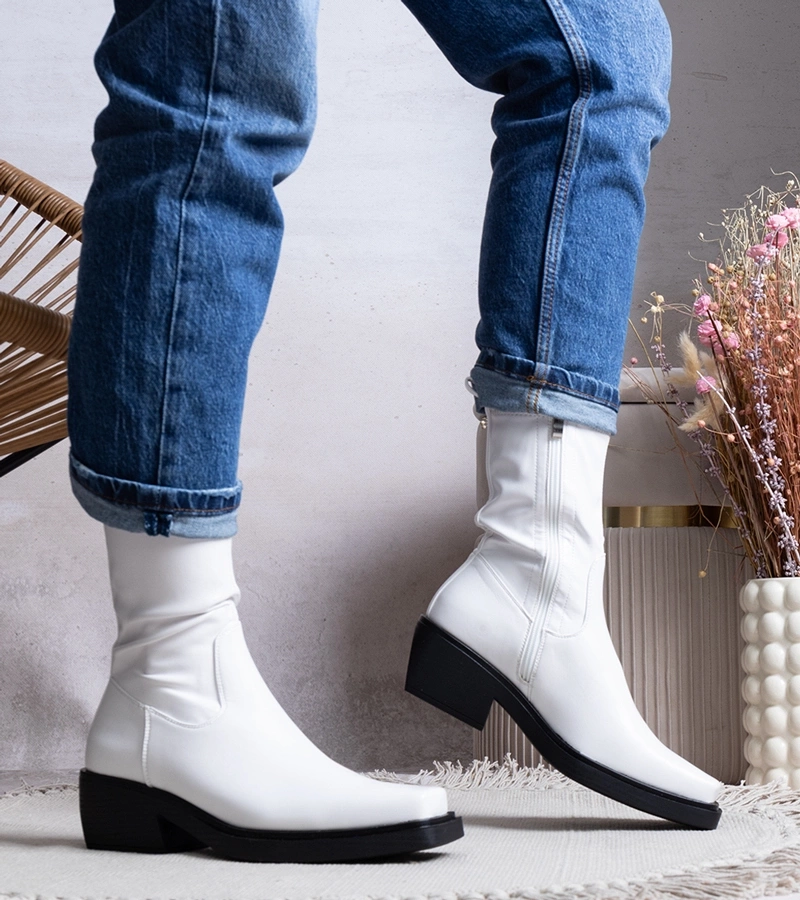 Fehér magassarkú csizma Marisa