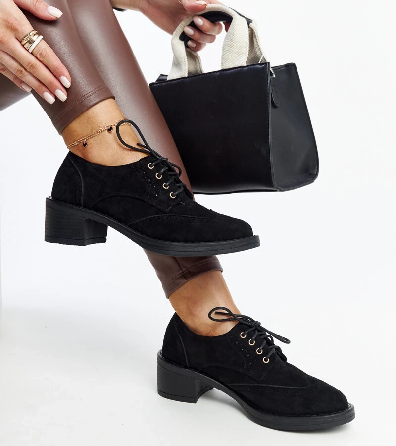 Fekete szarvasbőr Tigard félcipő sarokban