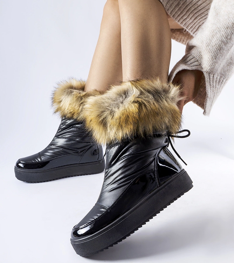 Fekete díszes bundás hótaposók Igne