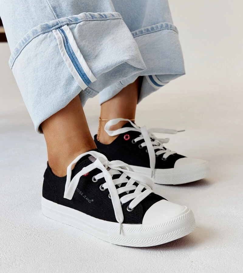 Fekete anyag női tornacipő CROSS JEANS