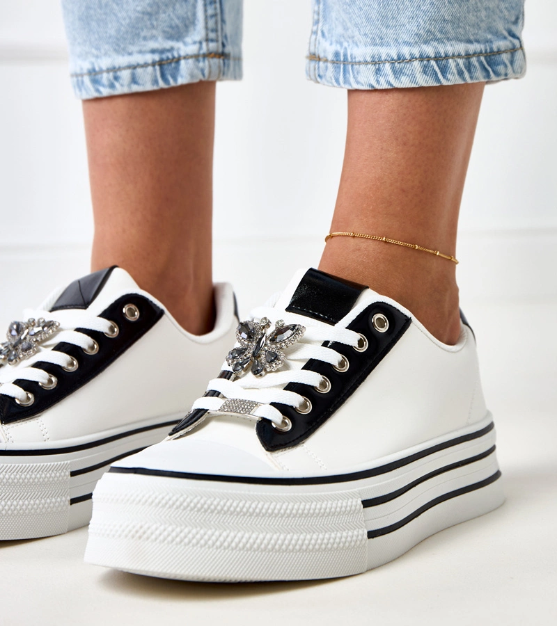 Platformás fehér tornacipő pillangóval díszítve Aviara