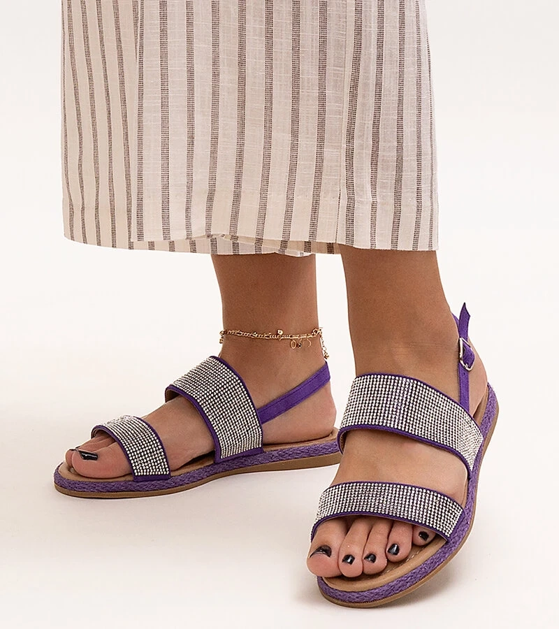 Carvalia cirkóniával díszített lila szandál