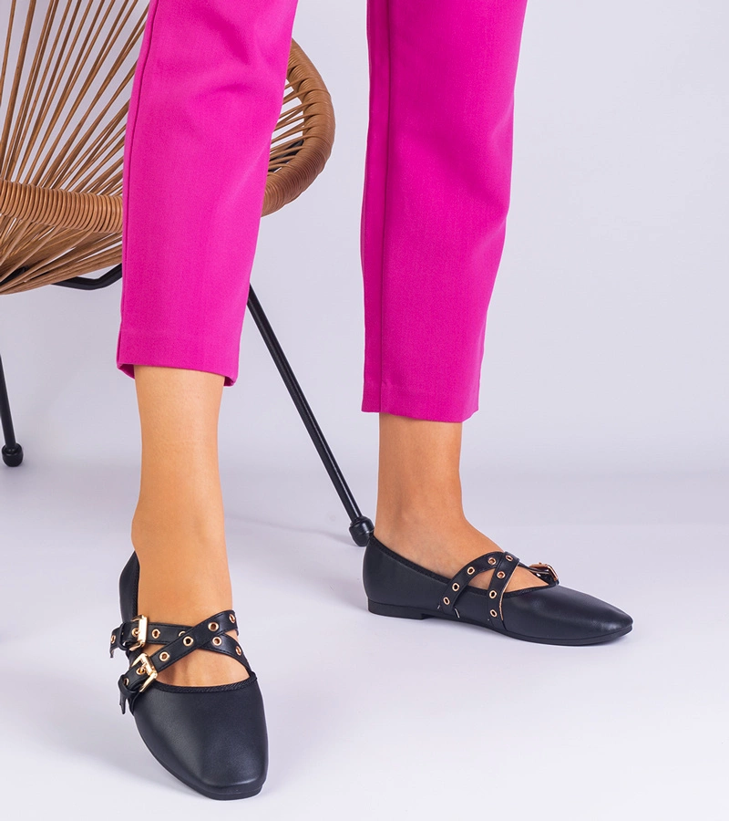 Fekete műbőr balerinacipő csatokkal Emmarino