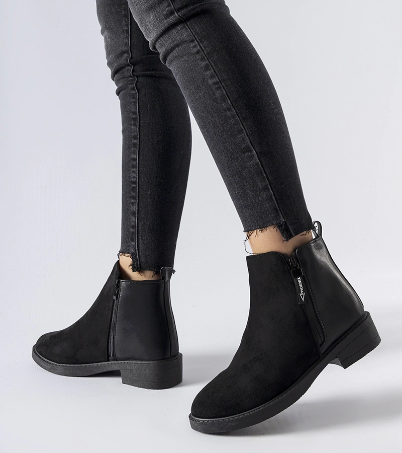 Fekete bélelt klasszikus bokacsizma Montaldo