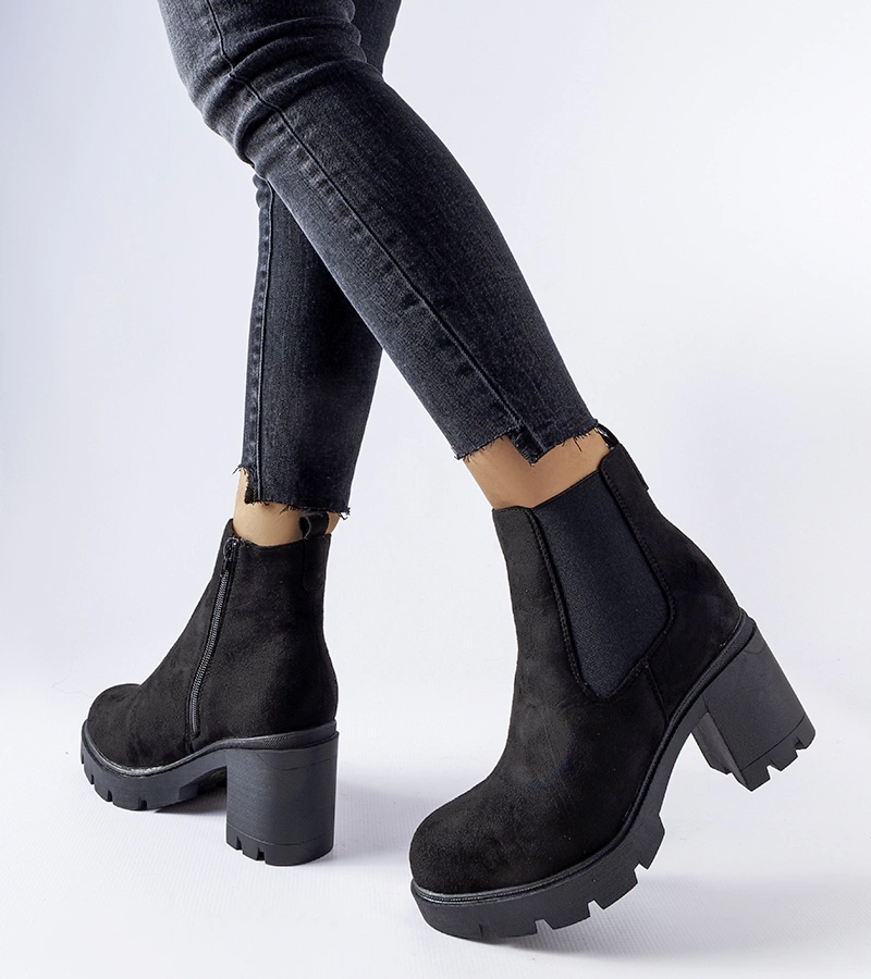 Fekete vastag sarkú Tobiassen bokacsizma