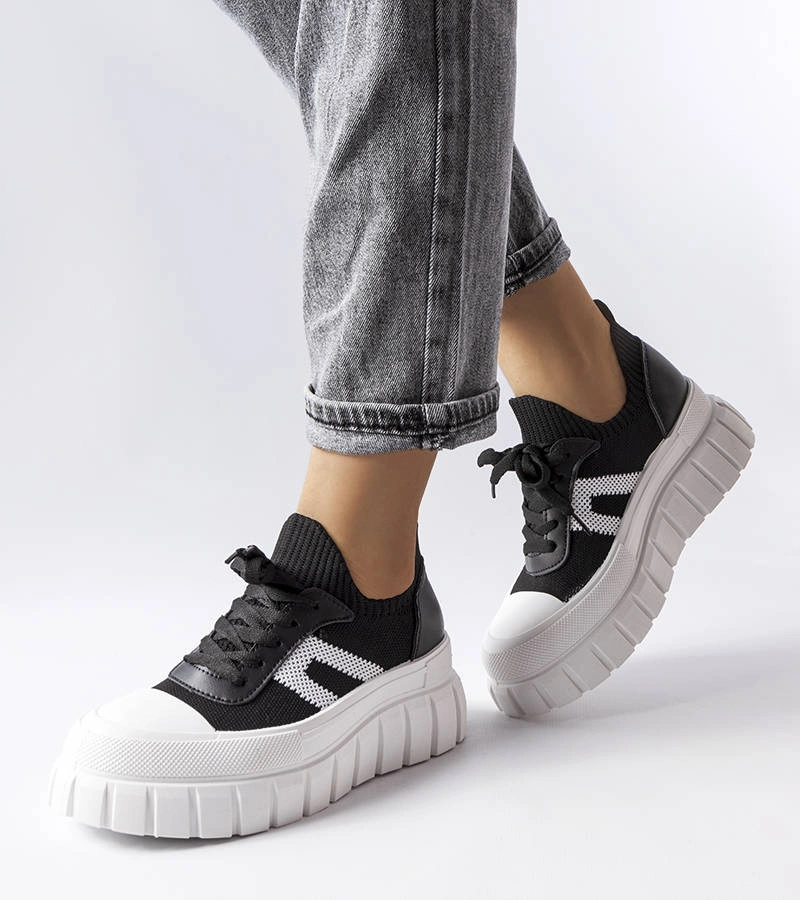 Fekete platformos tornacipő Charpentier