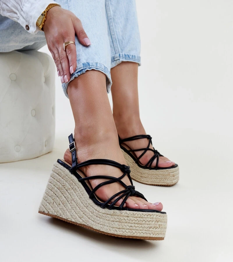 Mara platformos fekete szandál