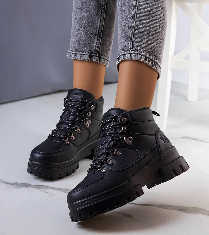 Fekete bélelt bakancs LCJ-22-31-1435L Lee Cooper