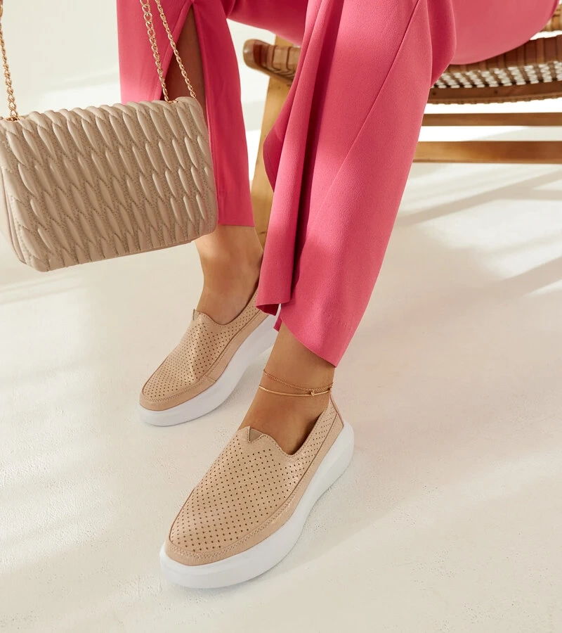 Marcie arany félcipői