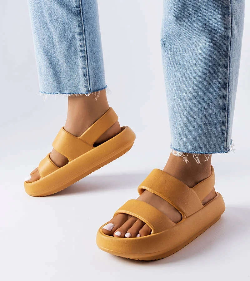 Barna szandál típusú Salinas papucs