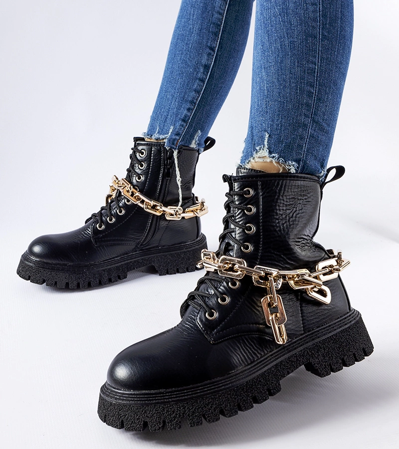 Fekete bowling láncos bakancsok