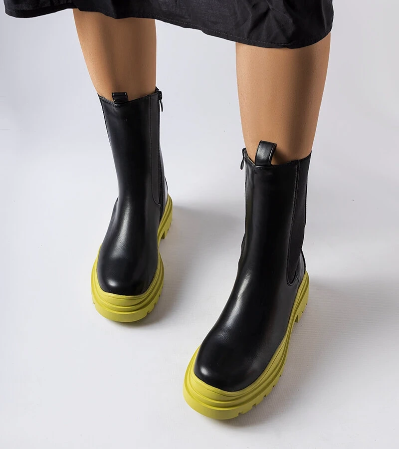 Fekete bokacsizma színes talppal Delebio