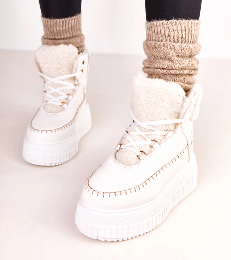 Lorraine fehér, bélelt sportos platform csizmák