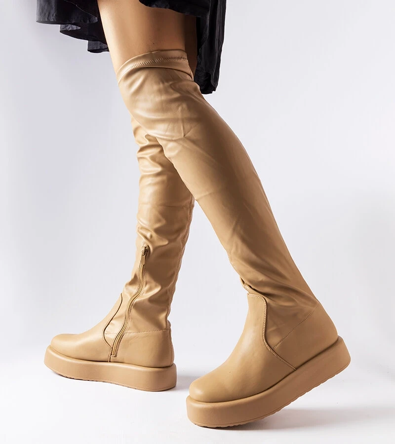 Flaviana térdig érő bézs csizma