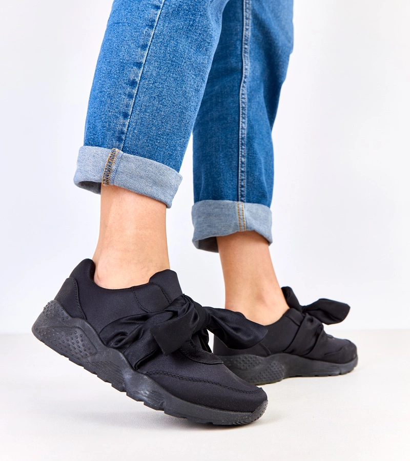 Janesa masnis bebújós fekete tornacipő