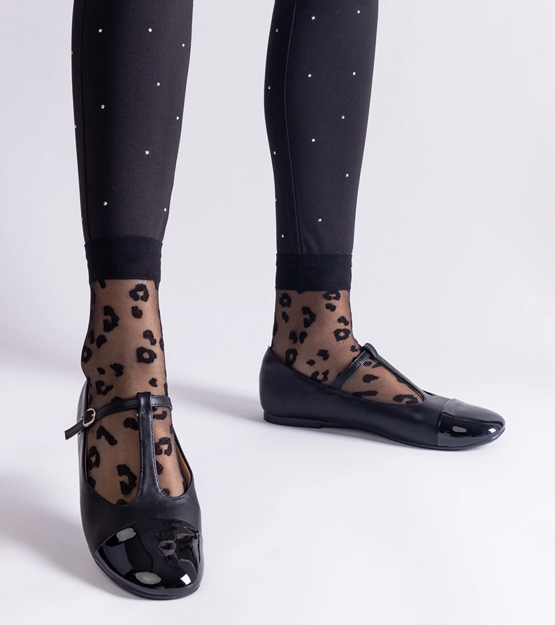 Gloriana fekete lakkozott orrú csatos balerinák