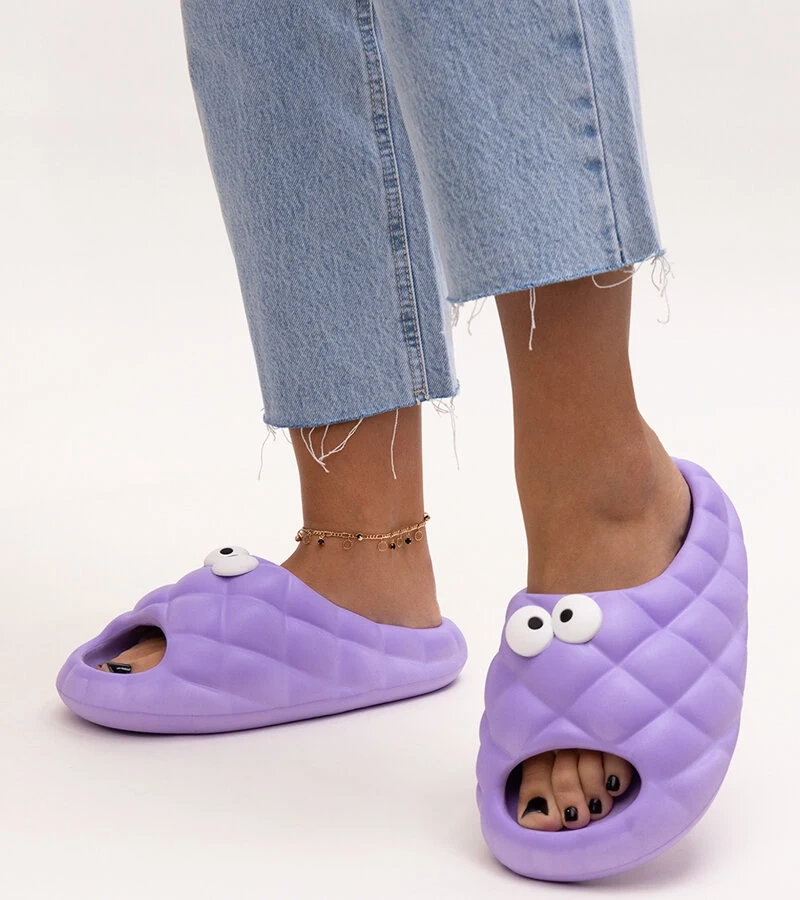 Lila habos papucsok Gorges szemekkel