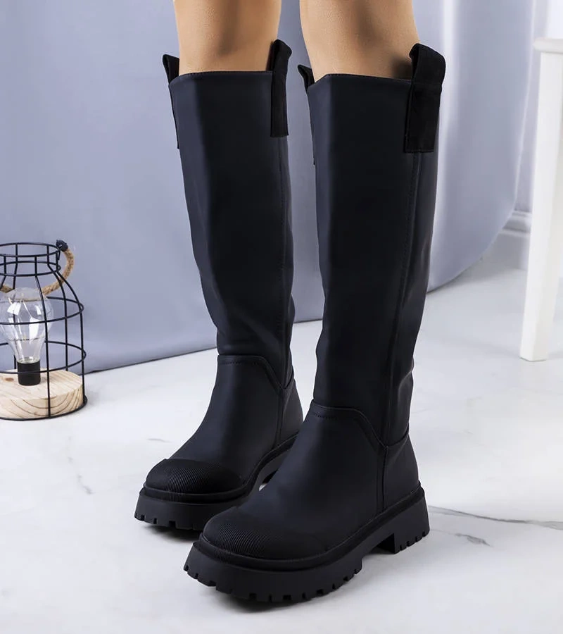 Fekete bélelt csizma Cortanz