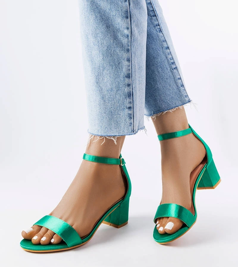 Zöld alacsony sarokkal rendelkező szandál Bingamon