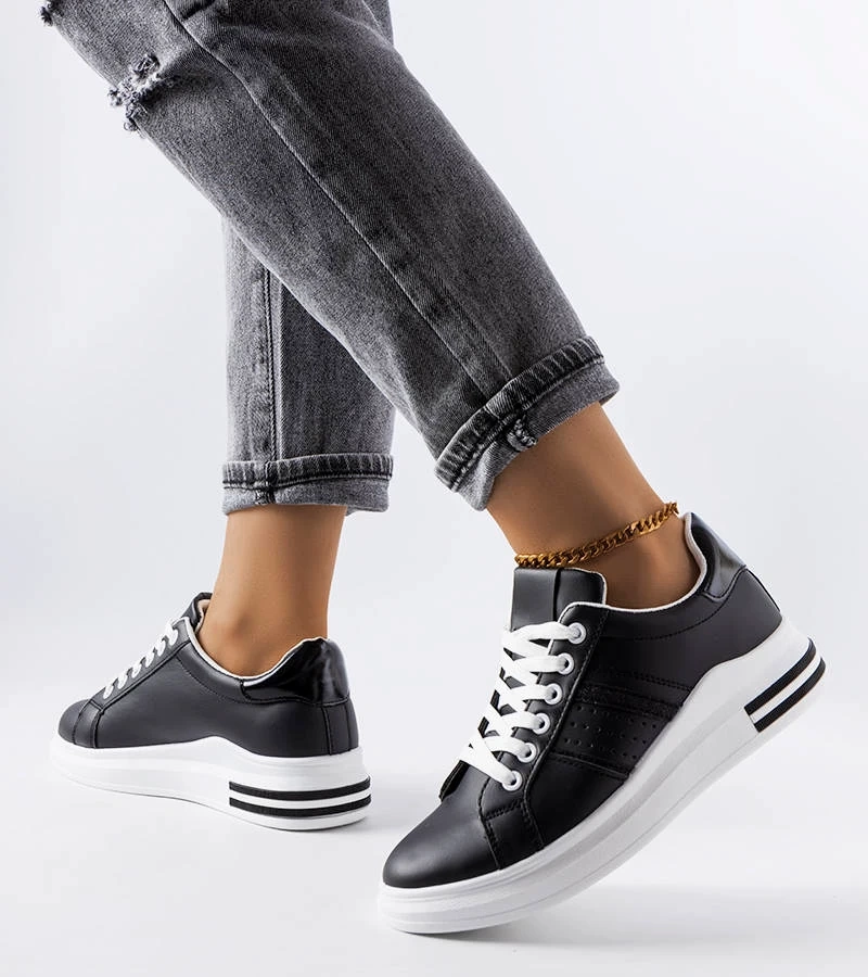 Fekete platformos tornacipők Lanoie