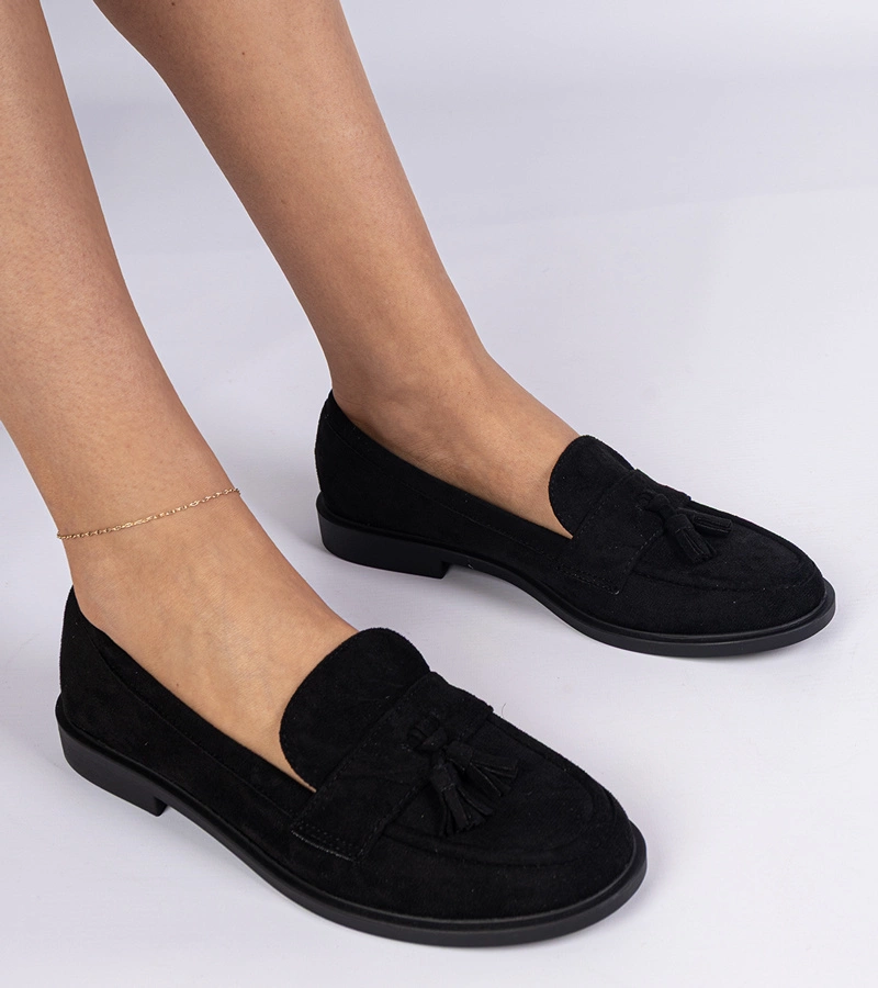 Fekete női mokaszin ökobőrből rojtokkal Marimel