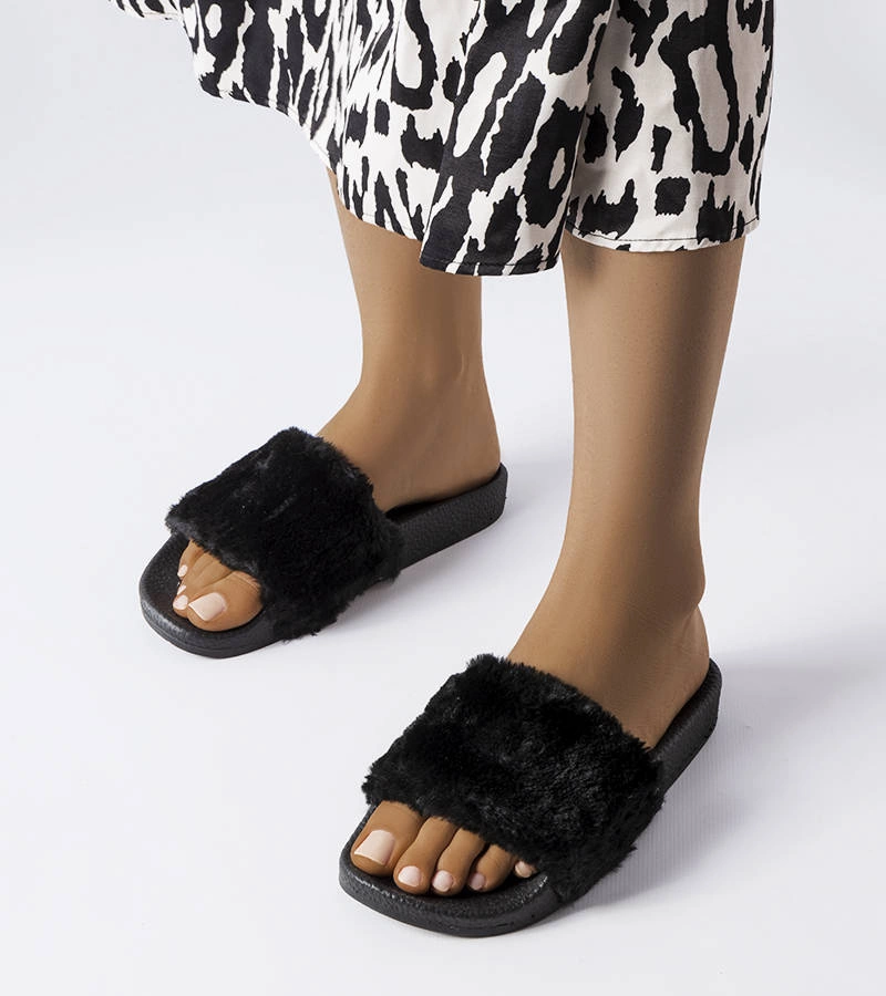 Fekete szőrös Ivory papucsok