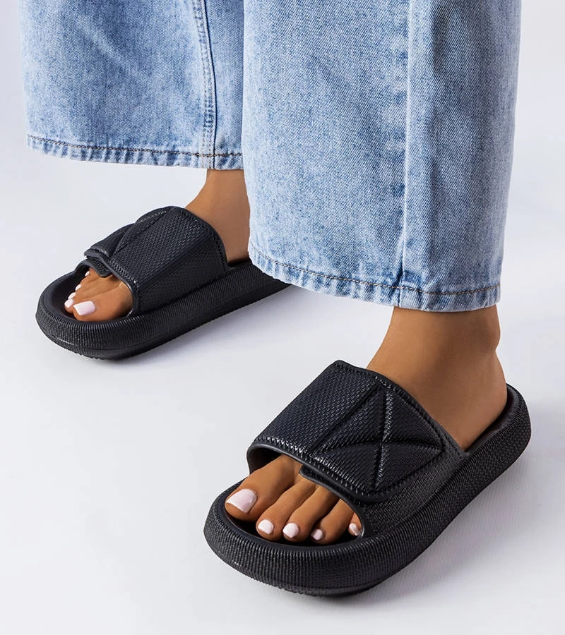 Fekete állítható szárral rendelkező Fabrice papucs