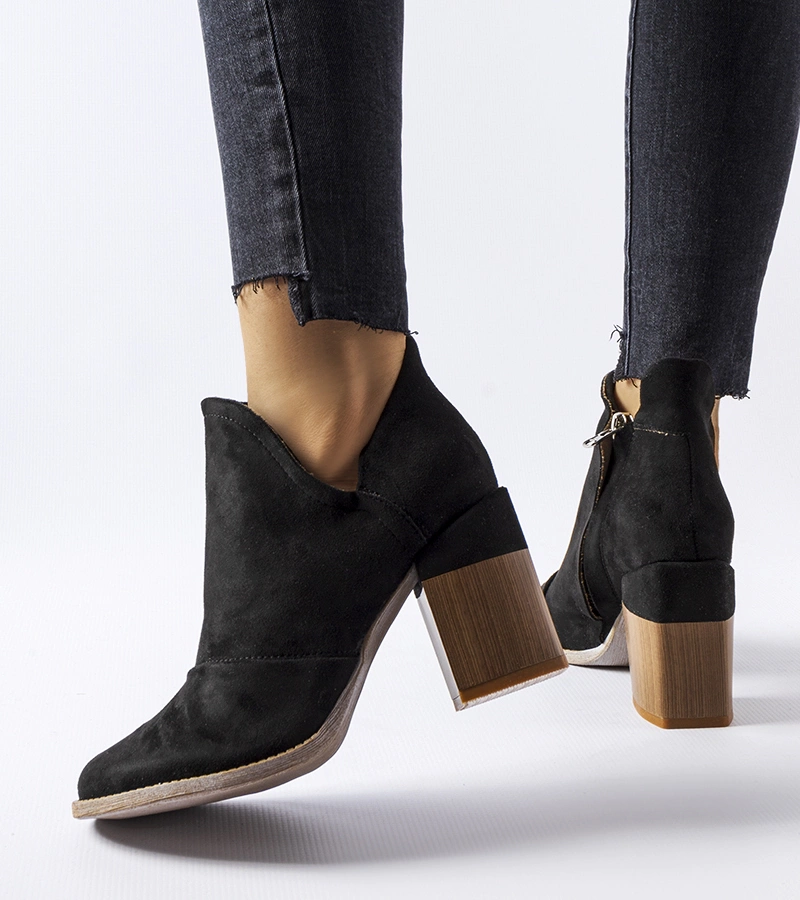 Fekete bokacsizma Artemisia