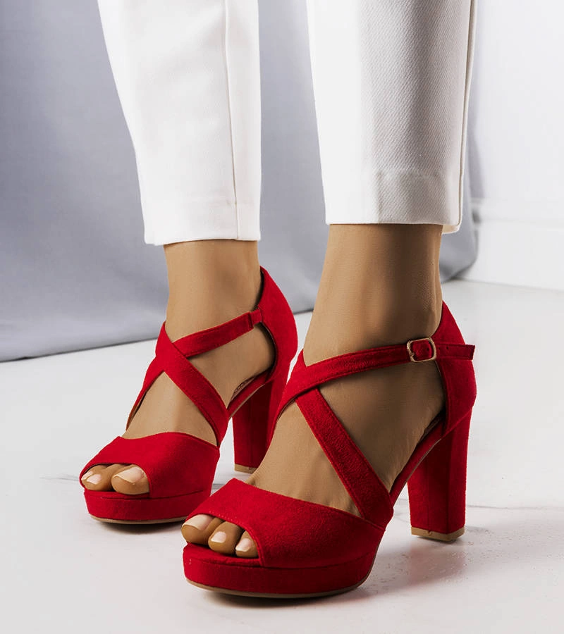 Artemi piros sarokszandál